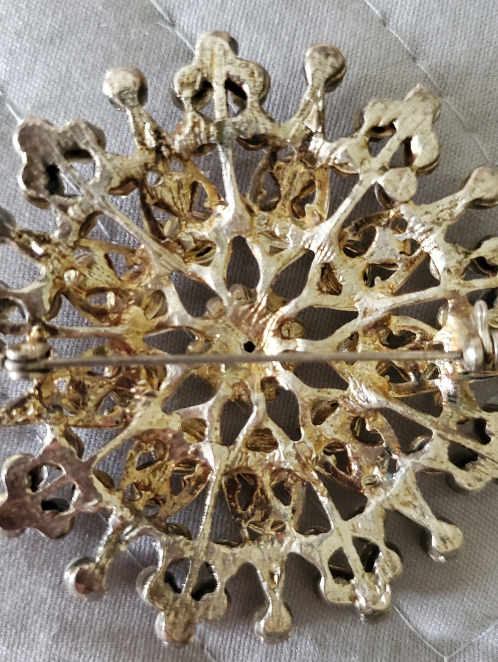 Snowflake Brooch - Picture 4 of 5